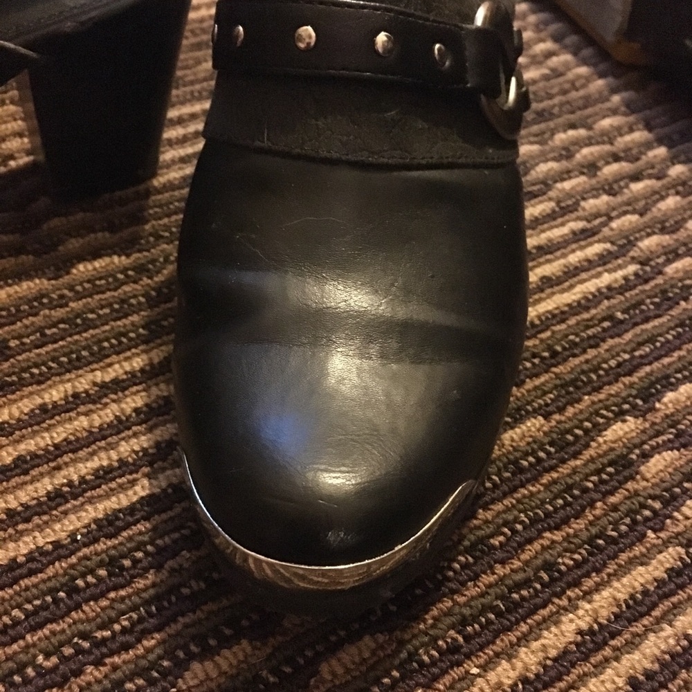 Clogs - Picture 2 of 6